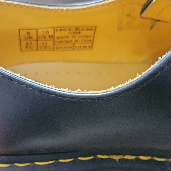 Dr. Martens Black Leather Men's Shoes - Picture 2 of 7